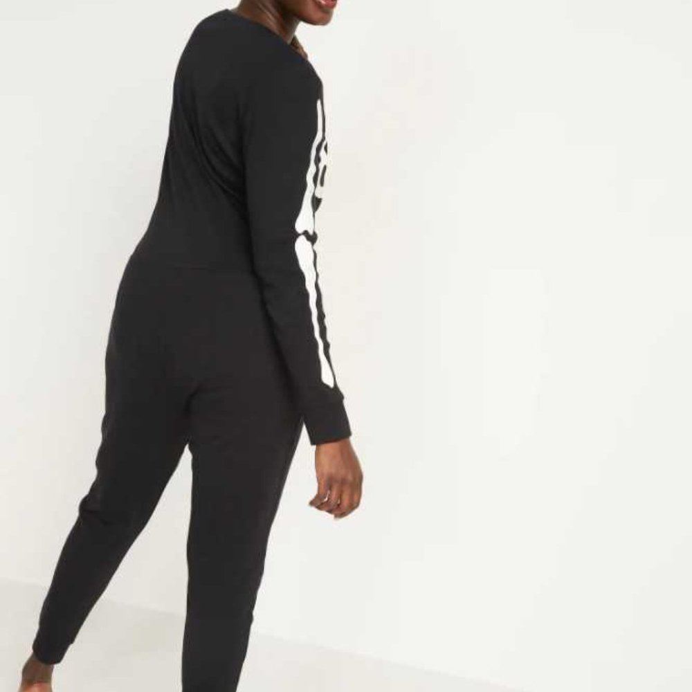 New womens XSP Old Navy Halloween skeleton one piece pajamas glow in the dark - Picture 6 of 6